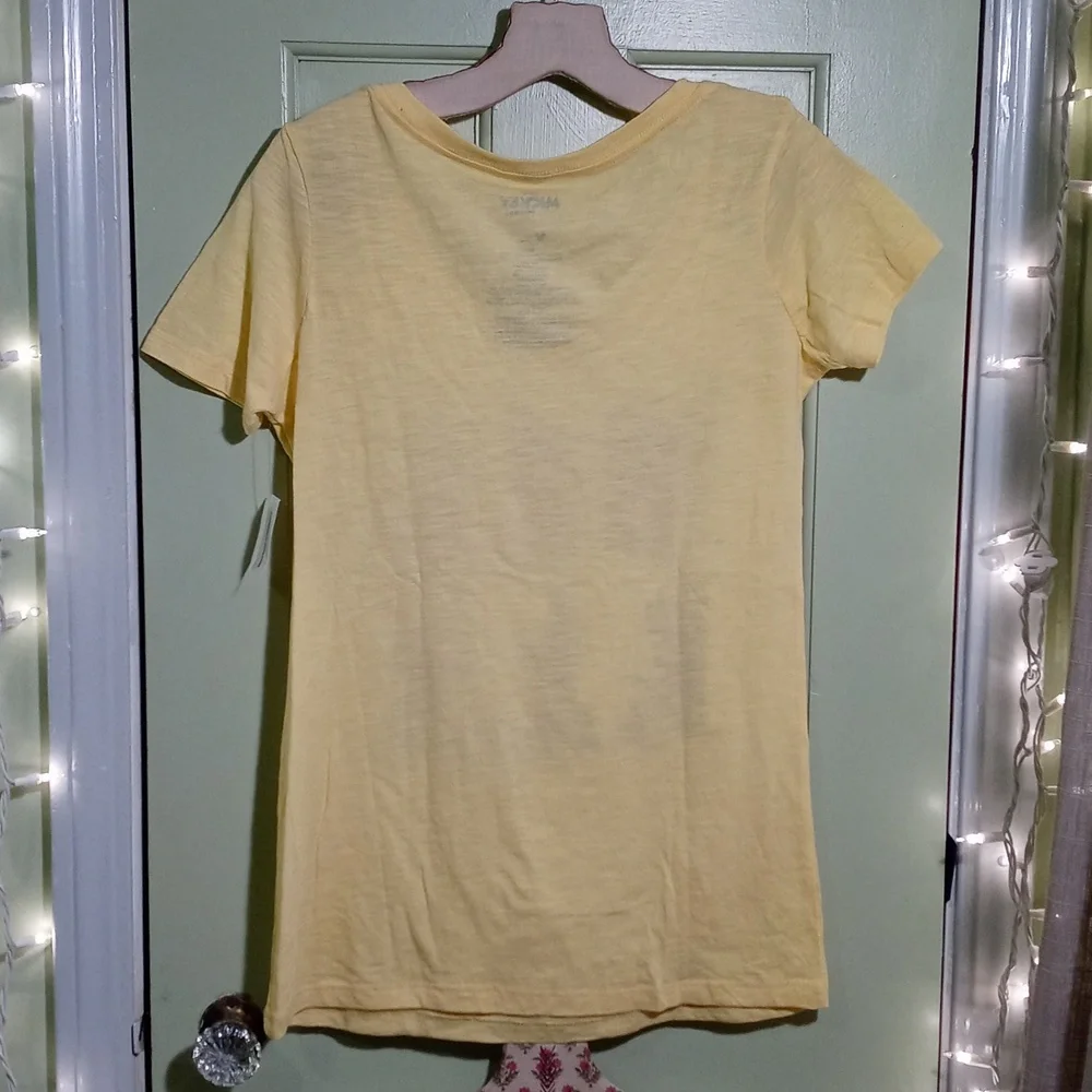 Women's Disney Mickey and Friends soft yellow v neck Sm T-shirt ๐ - Picture 6 of 6